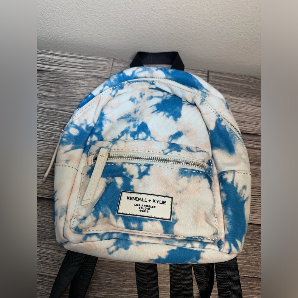 Cute kendle & Kylie mini backbag